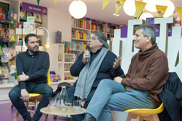 Conversación Aitor Vigalondo-y-Santiago Roncagliolo en Casa del Libro