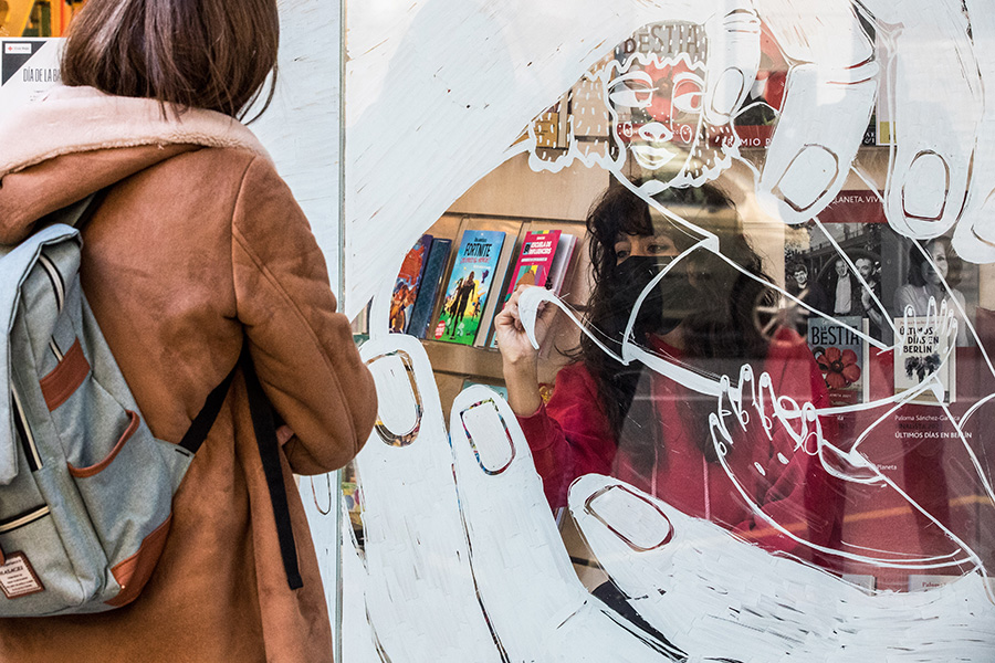 Naiara ilustrando ayer Entrecomillas