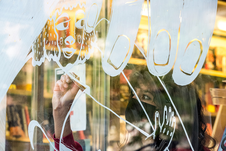 Naiara ilustrando ayer Entrecomillas