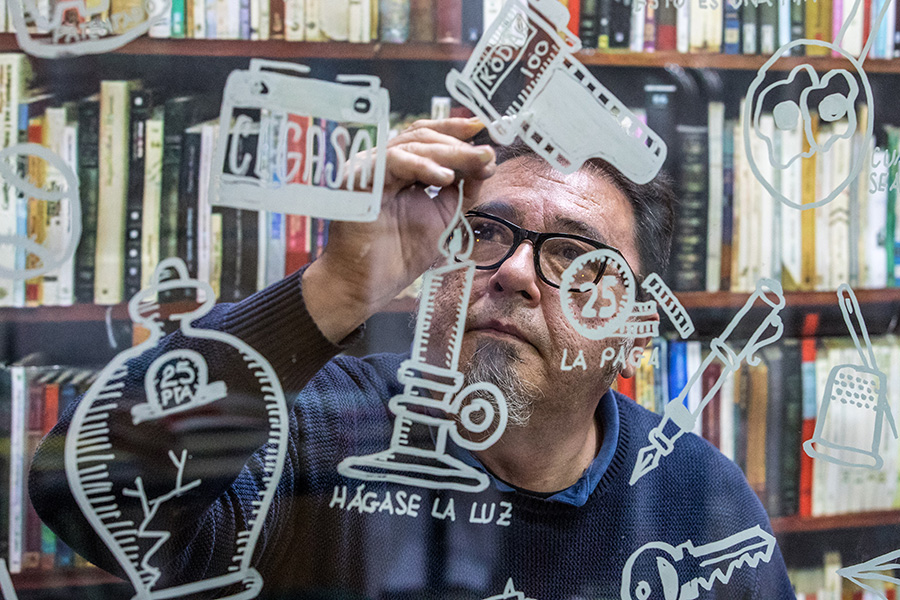 Sinsal ilustrando ayer Escala